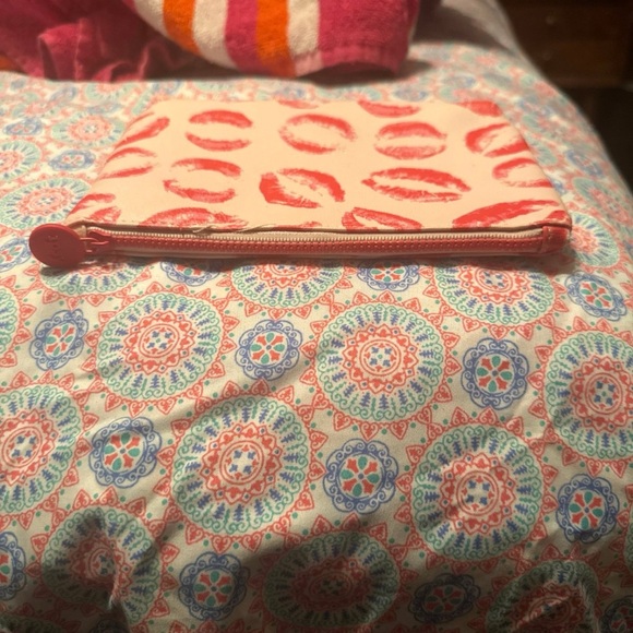 makeupbag - Picture 2 of 3